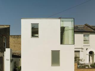 Pass the Keys Modern Chic Home in London - 9