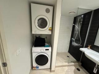 Cozy Room in Albert Park - 9