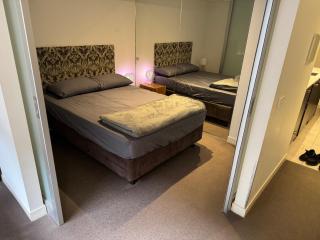 Cozy Room in Albert Park - 5