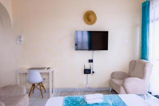 Shee's Studio Nook - Mombassa - 7