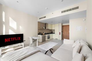 VayK - Chic Marina-Front 1BR Apartment in a Luxurious Location - 3