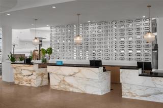 Embassy Suites by Hilton Phoenix Biltmore - Phoenix - 2