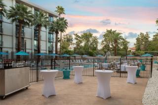 Embassy Suites by Hilton Phoenix Biltmore - Phoenix - 1