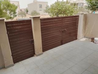 Corner villa - - 3