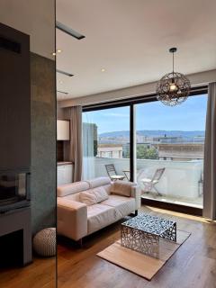 Panoramic Views - Luxury Downtown Home - 3
