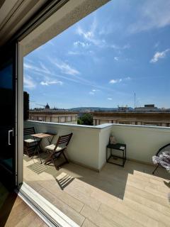 Panoramic Views - Luxury Downtown Home - 2