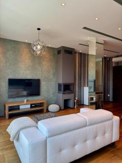 Panoramic Views - Luxury Downtown Home - 8