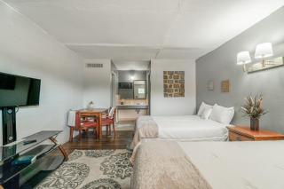 OYO Holiday Capri Motel & Rv Park - Booneville - 2