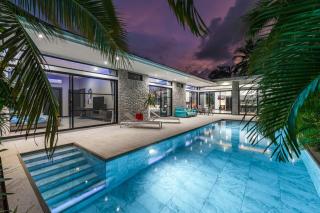 V204 Tropical Score 3BR with Pool, Tub & Snooker - 0