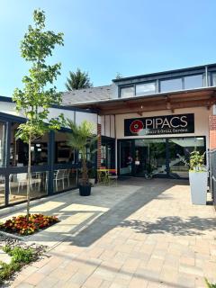 Pipacs Panír & Grill Garden Vendégház - Győrújbarát - 0