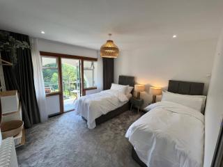 Inviting 5-Bed House with fishing lake in Devizes - Devizes - 7