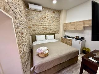 TRAVELLERS CORFU TOWN Luxury Suites, Studios & Apartments - Agios Rokkos - 4