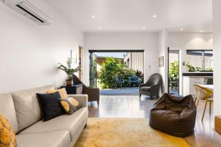 120m to Wainui Beach - Modern Coastal Unit - Gisborne - 7