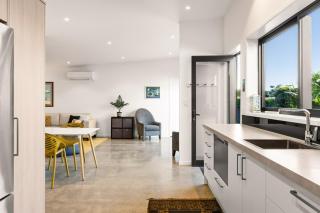 120m to Wainui Beach - Modern Coastal Unit - Gisborne - 6