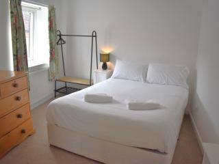Chichester Retreat City Centre Flat I Peaceful Location & Great Views - Chichester Holiday Properties - Chichester - 6