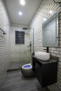 2br Top floor APT with sea view - Lekki - 5