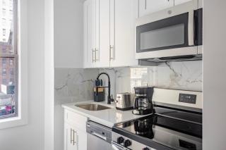 Blueground Midtown West washerdryer nr Times Square NYC-1853 - New York - 7