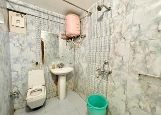 PREMIUM HOTEL S D Near Railwary Station Maa Mansa Devi Temple - Fully Air conditioned Room - Lift And Parking Available -Best Hotel In Haridwar - Haridwar - 1