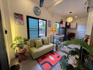 No1 Tiny Townhouse Near Saturday Night Market - 2