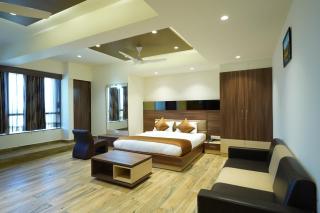 Hotel 4 Point - Ahmedabad - 7