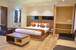 Hotel 4 Point - Ahmedabad - 9