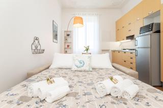 Amalia Stay, sea front and 50 meters from the Station - 2