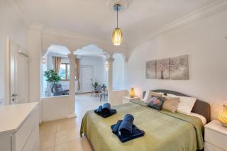 3077 Luxury Villa with Pool and Views in Elviria, - Marbella - 9