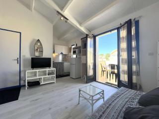 Appartement La Pinède avec Terrasse, clim et parking - GN320-124 - 9