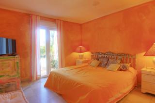 2042 Elegant Villa with Garden Heated Pool - 3