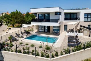 Villa Mirakul, new modern villa with swimming pool, close to the beach, children playroom, quiet area- by TRAVELER tourist agency Krk - ID 2680 - 9