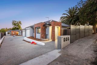 Premium Modern House-Walk to Curtin Uinversity-3 bedroom & 2 bathroom up for 4 People - Perth - 0