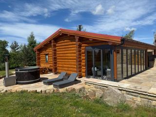 Entire Luxury Log Cabin with Private Hot Tub & Scenic Views - Oakenshaw, Durham - Durham - 0