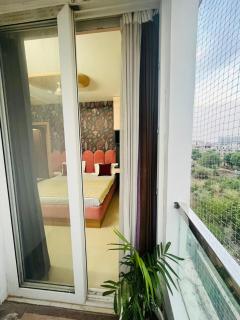 The Urban Rosa - Stylish 3BHK Nest in Quiet Locale - 3