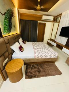 The Urban Rosa - Stylish 3BHK Nest in Quiet Locale - 6