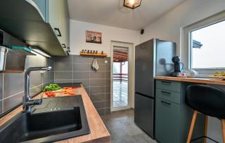 Modern Home With Pool And View - 7