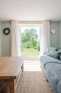 Boutique Suffolk Cottage Cosy Family Holiday Home with Garden Near Aldeburgh - 3