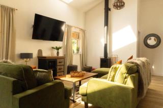 ''The Den'' Lakeview Apartment at Watersedge - Bishampton - 4