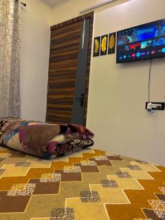 Private Apartment in New Delhi Walking Distance to Metro Station with AC WIFI - Neu-Delhi - 8