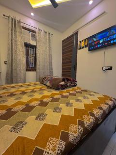 Private Apartment in New Delhi Walking Distance to Metro Station with AC WIFI - Neu-Delhi - 3