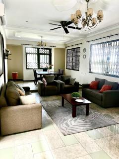 Refined Comfort at the Right Price-Four Bedroom Luxury Apartment - Accra - 0