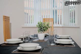 Long Stay Wolverhampton Large 5-Bed Sleeps 9 WiFi - - 7