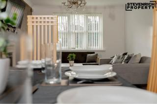 Long Stay Wolverhampton Large 5-Bed Sleeps 9 WiFi - - 5