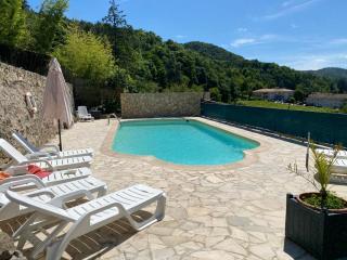 Gîte du vigneron à La Terrasse piscine local vélos - 5