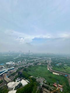 SkyHigh Stays - Noida - 6