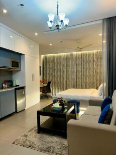 SkyHigh Stays - Noida - 0