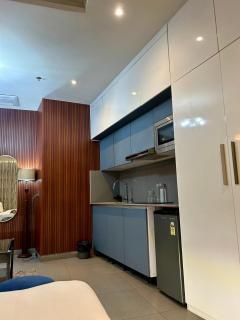 SkyHigh Stays - Noida - 2