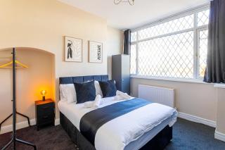 Wolverhampton 4 Bed home, Sleeps 7, Parking - Tettenhall - 8