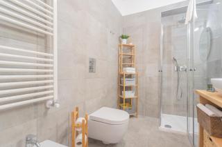 Independence Apartment with Balcony by Rent All Como - Como - 8