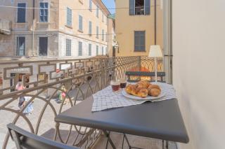 Independence Apartment with Balcony by Rent All Como - Como - 7