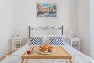 Independence Apartment with Balcony by Rent All Como - Como - 1